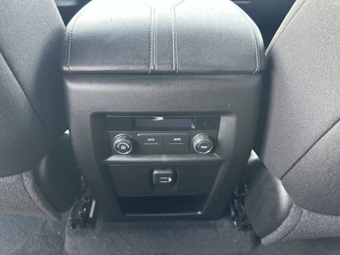 Certified 2023 Chevrolet Traverse LT w/ Rear Camera Mirror Package AWD/4WD image 15