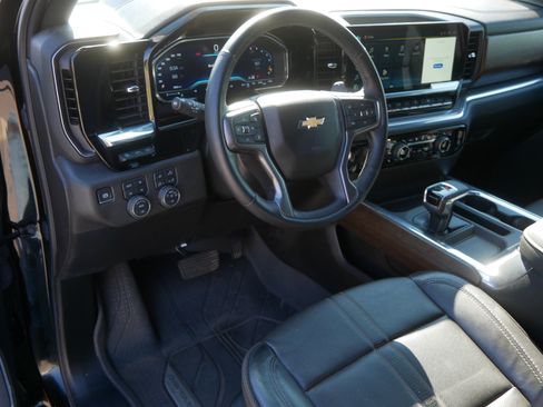 Used 2024 Chevrolet Silverado 1500 High Country w/ High Country Premium Package AWD/4WD image 21