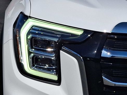 Used 2025 GMC Terrain Elevation image 9