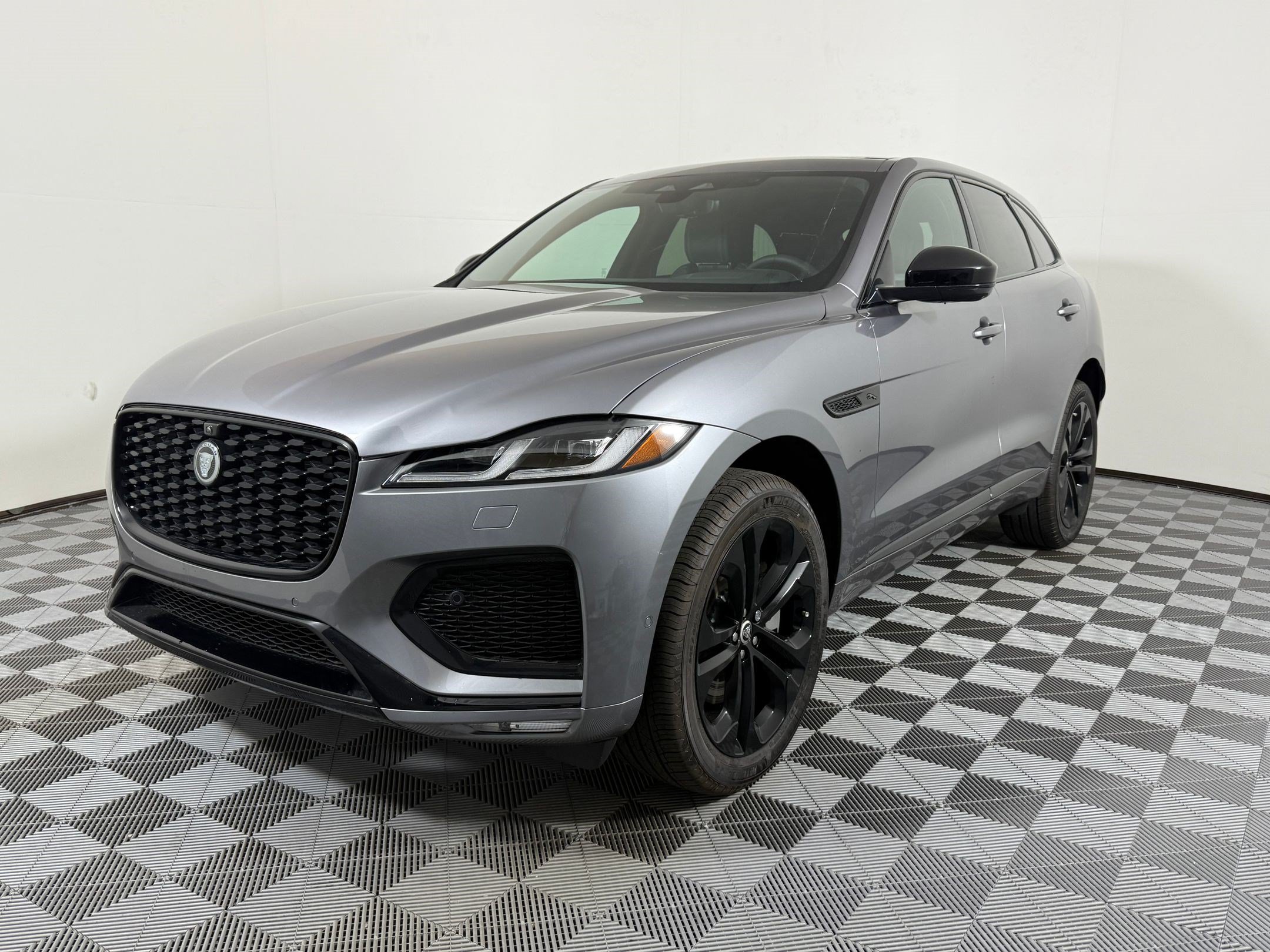 New 2026 Jaguar F-PACE R-Dynamic S AWD/4WD image 1