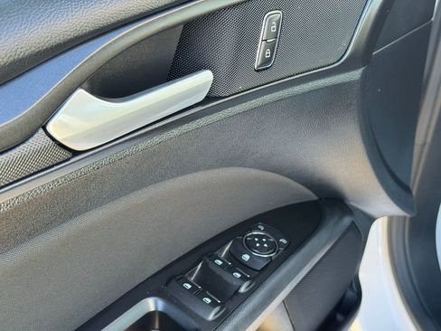 Used 2018 Ford Fusion SE w/ Equipment Group 201A image 12