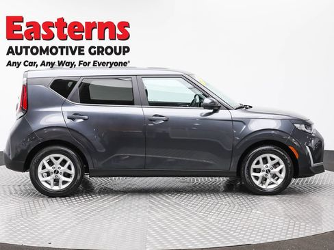 Used 2023 Kia Soul LX w/ LX Technology Package FWD image 4