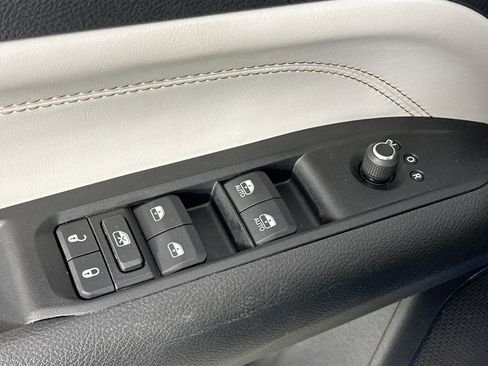 Used 2022 Jeep Compass Limited w/ Elite Group image 18