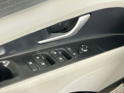 Used 2024 Hyundai Elantra Limited FWD image 15