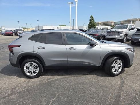 Used 2024 Chevrolet Trax LS FWD image 18