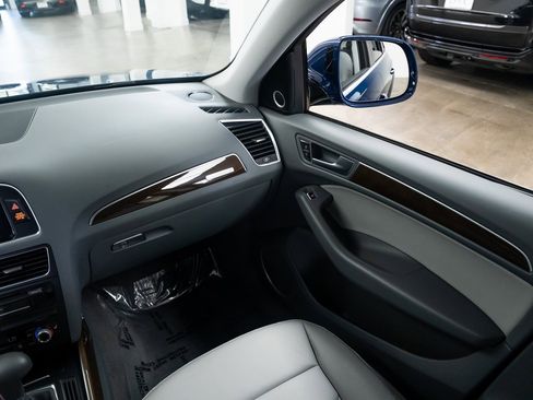 Used 2017 Audi Q5 2.0T Premium Plus w/ Technology Package image 11