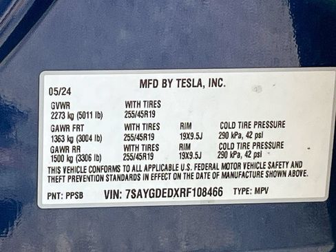 Used 2024 Tesla Model Y 2WD image 31