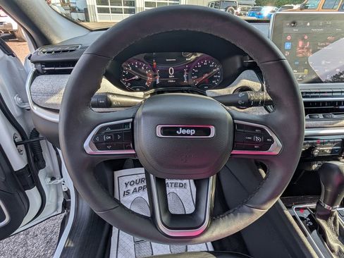 Used 2023 Jeep Compass Latitude w/ Convenience Group AWD/4WD image 18