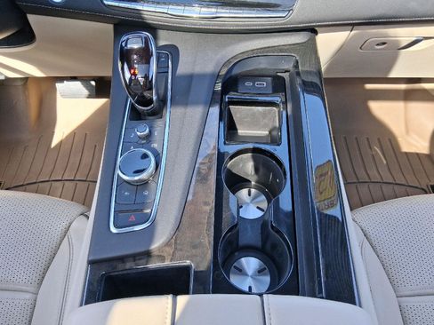 Used 2023 Cadillac Escalade Premium Luxury AWD/4WD image 35
