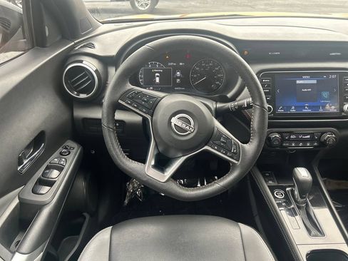 Used 2023 Nissan Kicks SR w/ SR Premium Package FWD image 16