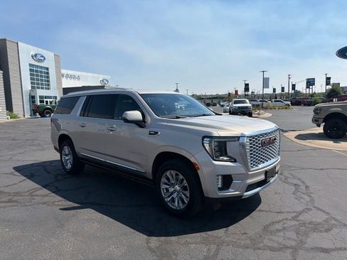 Used 2022 GMC Yukon XL Denali w/ Max Trailering Package AWD/4WD image 2