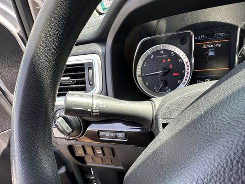 Used 2019 Nissan Titan SV AWD/4WD image 29