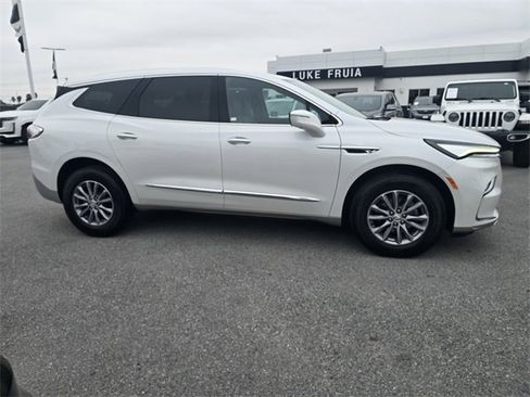 Used 2023 Buick Enclave Premium image 4