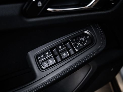 Certified 2026 Porsche Macan AWD/4WD image 22