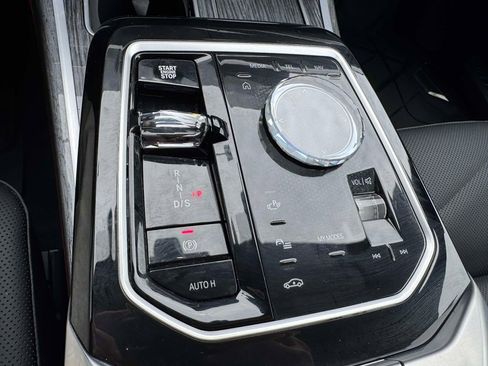 Certified 2025 BMW 740i xDrive w/ Premium Package image 15