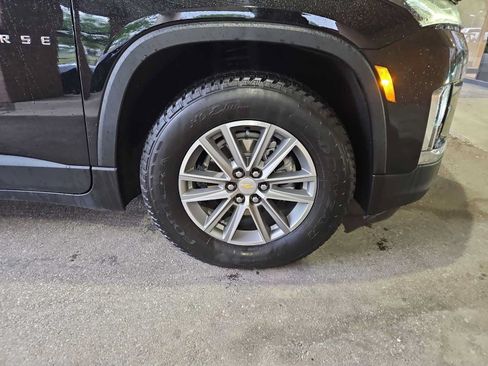 Used 2022 Chevrolet Traverse LT FWD image 25