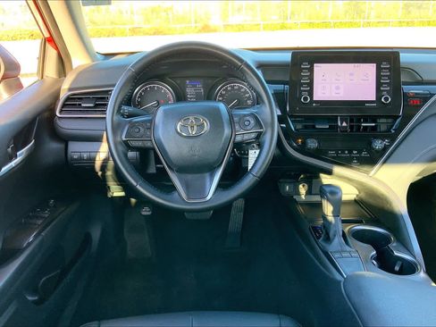 Used 2023 Toyota Camry SE FWD image 6