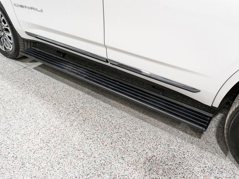 Used 2024 GMC Yukon Denali Ultimate image 11