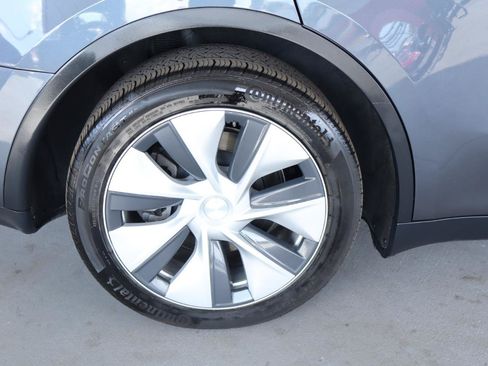 Used 2023 Tesla Model Y Long Range AWD/4WD image 5