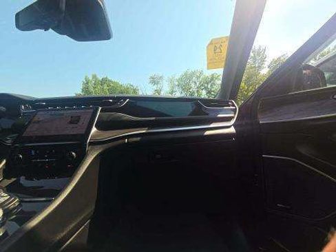 Used 2022 Jeep Grand Cherokee Limited w/ Luxury Tech Group II AWD/4WD image 8