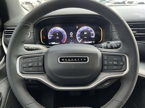Used 2025 Jeep Wagoneer L Series II AWD/4WD image 22
