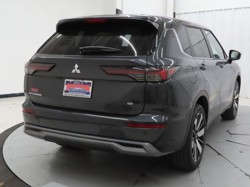 New 2026 Mitsubishi Outlander SE FWD image 3