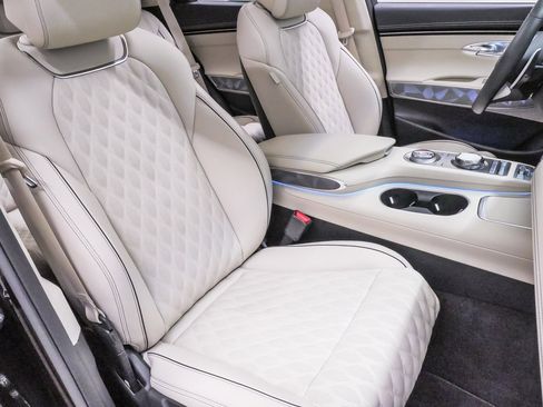 Certified 2025 Genesis GV70 3.5T Sport w/ Sport Advanced Package image 15