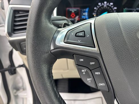 Used 2018 Ford Edge Titanium w/ Technology Package image 17