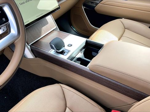 New 2026 Land Rover Range Rover SE image 7