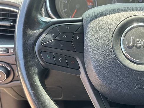 Used 2020 Jeep Cherokee Trailhawk AWD/4WD image 18