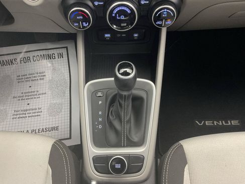 Used 2024 Hyundai Venue SEL FWD image 17
