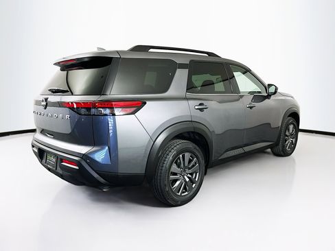 Used 2025 Nissan Pathfinder SV image 9
