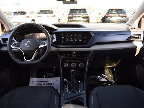 Certified 2023 Volkswagen Taos SE w/ Panoramic Sunroof Package image 7