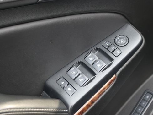 Used 2020 Chevrolet Suburban Premier w/ Premier Plus Edition AWD/4WD image 13