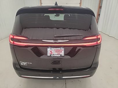 New 2025 Chrysler Pacifica Select