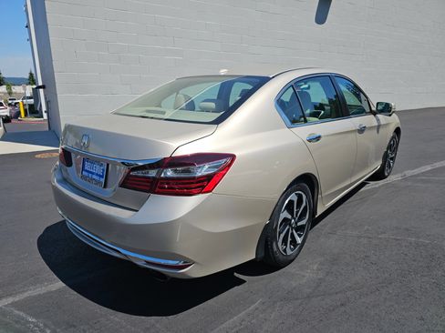 Used 2016 Honda Accord EX image 8