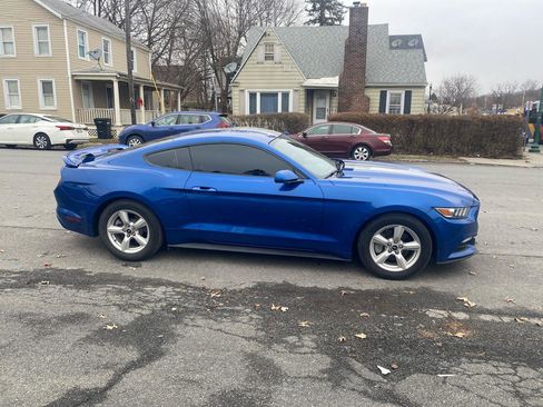 Used 2017 Ford Mustang Coupe image 4