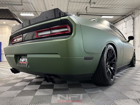 Used 2009 Dodge Challenger SRT8 w/ SRT Option Group II RWD image 19