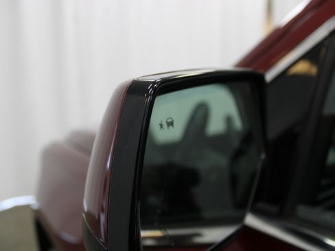 Used 2017 GMC Yukon SLT w/ HD Trailering Package image 9