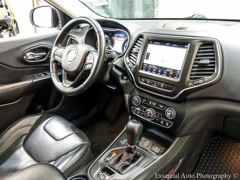 Used 2019 Jeep Cherokee Trailhawk AWD/4WD image 24