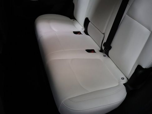 Used 2022 Tesla Model Y Long Range image 42