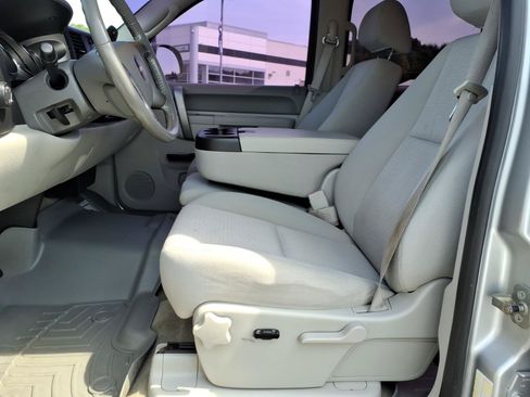 Used 2010 GMC Sierra 1500 SLE w/ Power Pack Plus AWD/4WD image 10