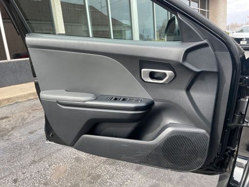 Used 2025 Kia K4 LXS image 18