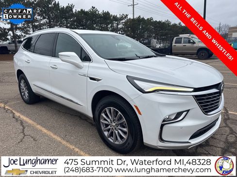 Used 2023 Buick Enclave Essence image 2