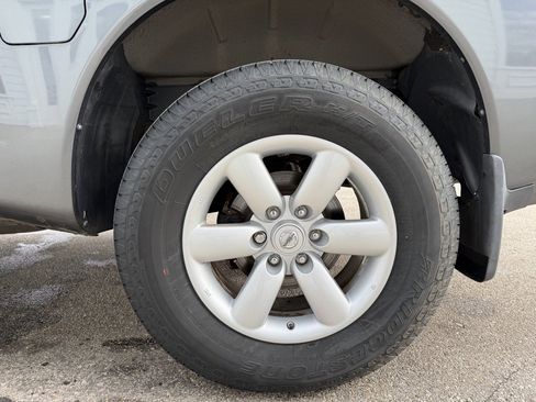 Used 2013 Nissan Titan SV w/ SV Value Truck Pkg image 5