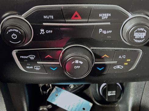 Used 2022 Dodge Charger SXT RWD image 26