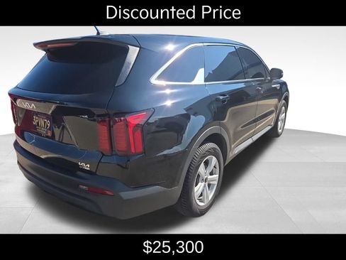 Used 2023 Kia Sorento LX FWD image 3