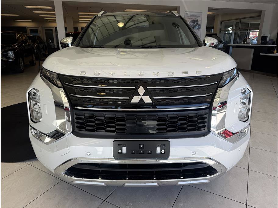 Used 2025 Mitsubishi Outlander SEL AWD/4WD image 2