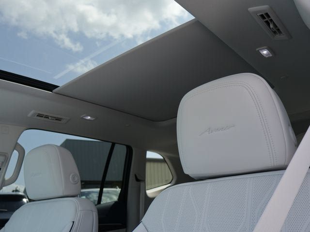 New 2026 Buick Enclave Avenir w/ Super Cruise Package AWD/4WD image 44
