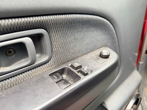 Used 2004 Nissan Frontier XE w/ (VTP) Value Truck Pkg image 10